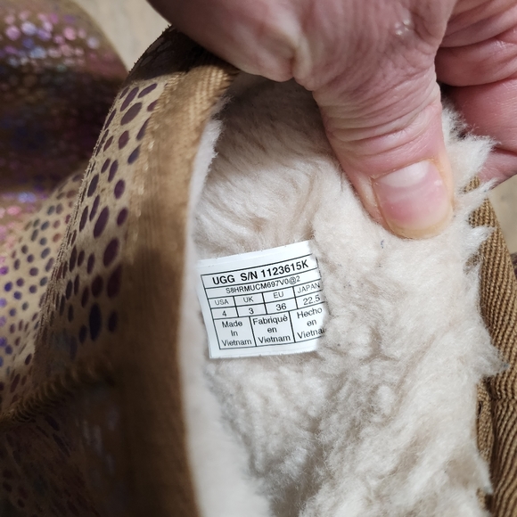 Preowned ugg tan and iridescent spots girls size 4 - Picture 3 of 6